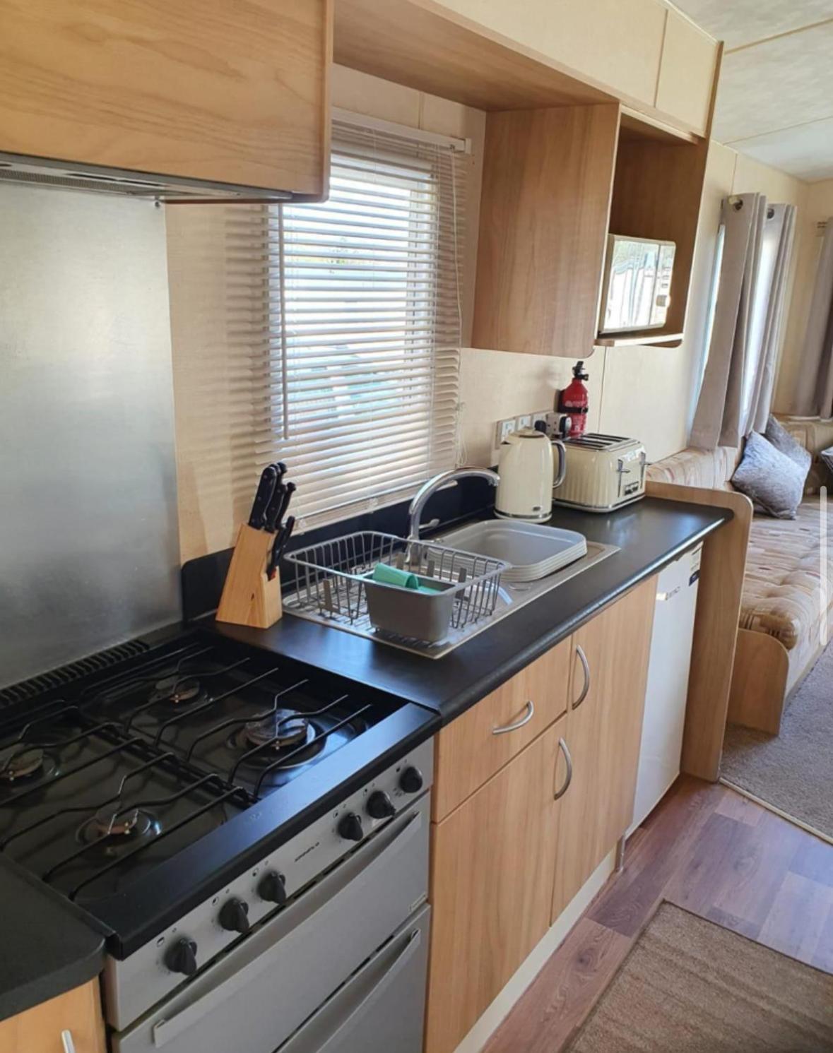 Pet Friendly 3 Bed Static Caravan In Clarach Bay Spacious And Cozy Stay Aberystwyth Exterior photo