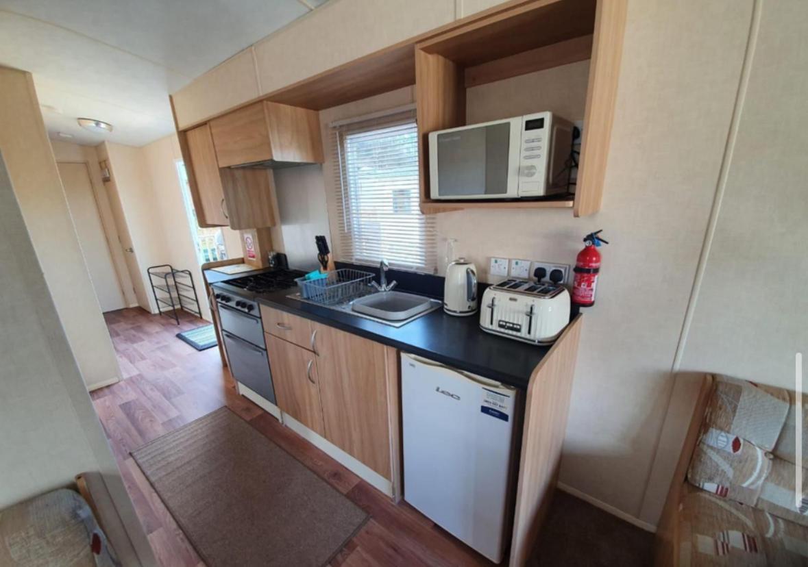 Pet Friendly 3 Bed Static Caravan In Clarach Bay Spacious And Cozy Stay Aberystwyth Exterior photo