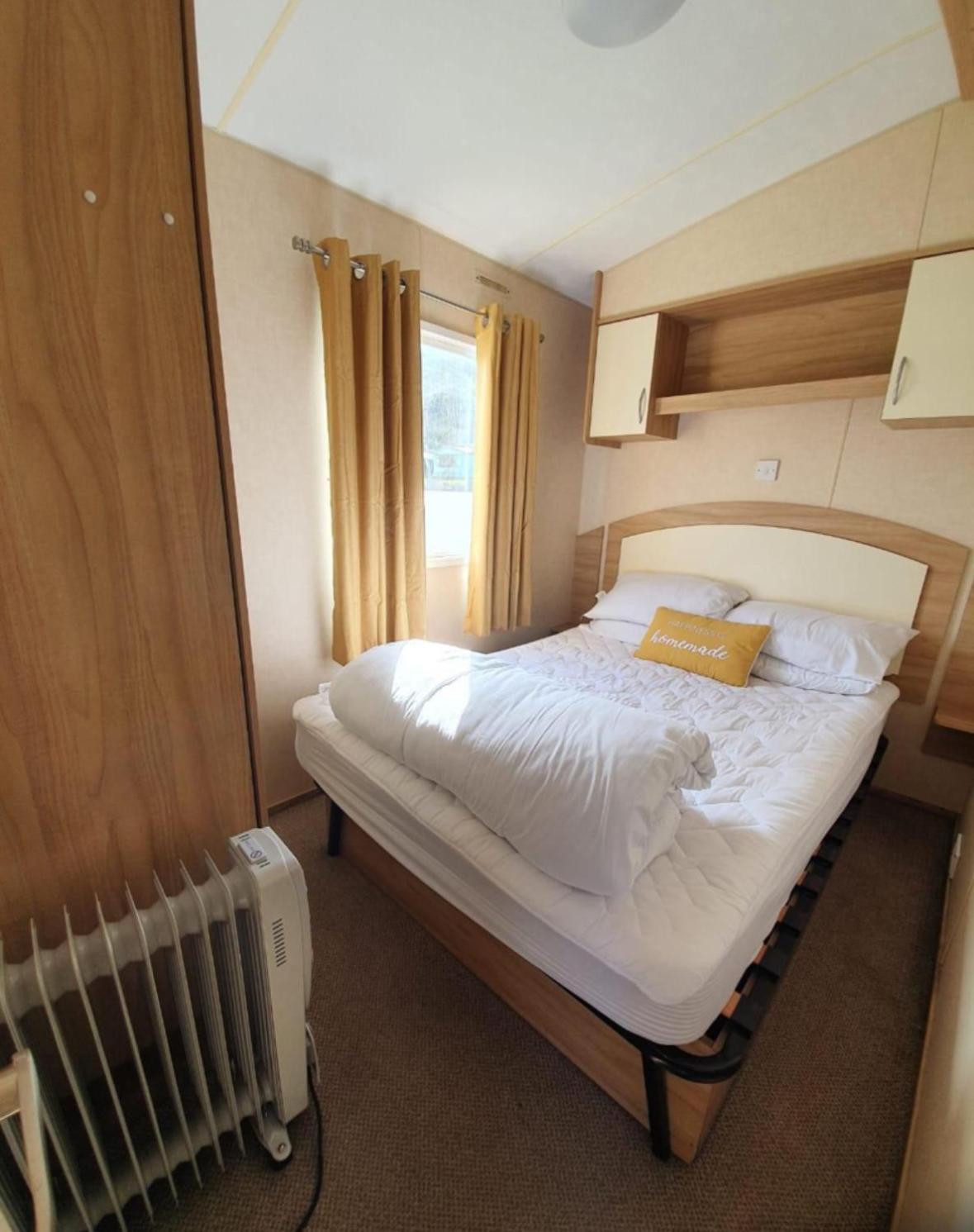 Pet Friendly 3 Bed Static Caravan In Clarach Bay Spacious And Cozy Stay Aberystwyth Exterior photo