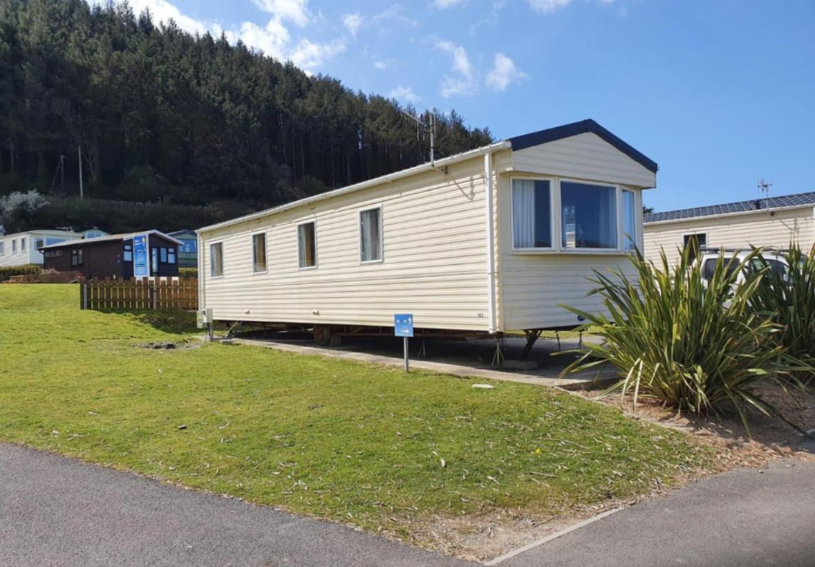 Pet Friendly 3 Bed Static Caravan In Clarach Bay Spacious And Cozy Stay Aberystwyth Exterior photo