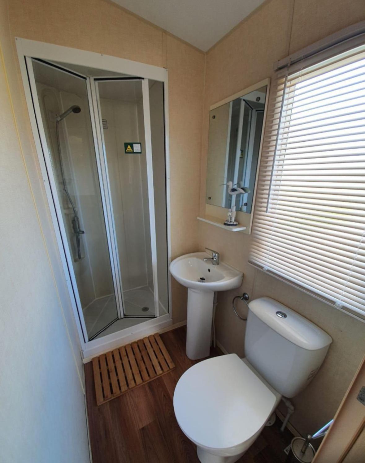 Pet Friendly 3 Bed Static Caravan In Clarach Bay Spacious And Cozy Stay Aberystwyth Exterior photo